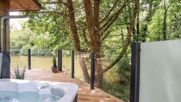 Cottage | Bathtub spa outdoor