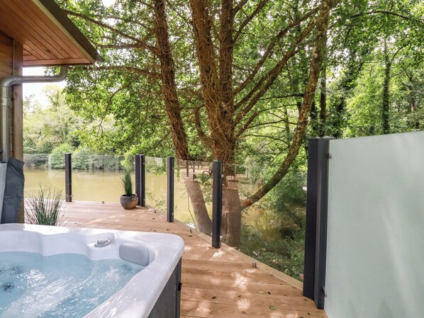 Cottage | Bain à remous extérieur