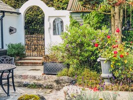 Cottage | Property grounds