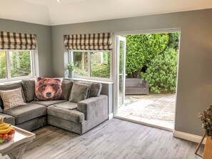 코티지 | 거실 | TV