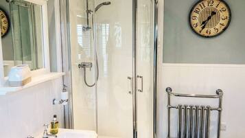 Cottage | Bathroom | Shower