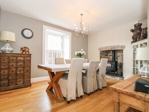 Cottage | Private kitchen | Dishwasher, electric kettle, toaster, highchair - Penlaurel (Launceston)