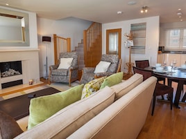 Cottage | Interior