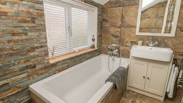 Cottage | Bathroom | Shower