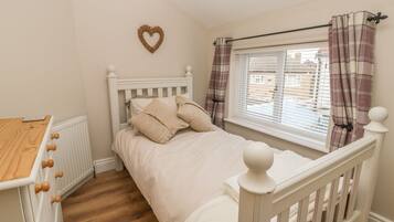 Cottage | 3 bedrooms, individually decorated, individually furnished, free WiFi