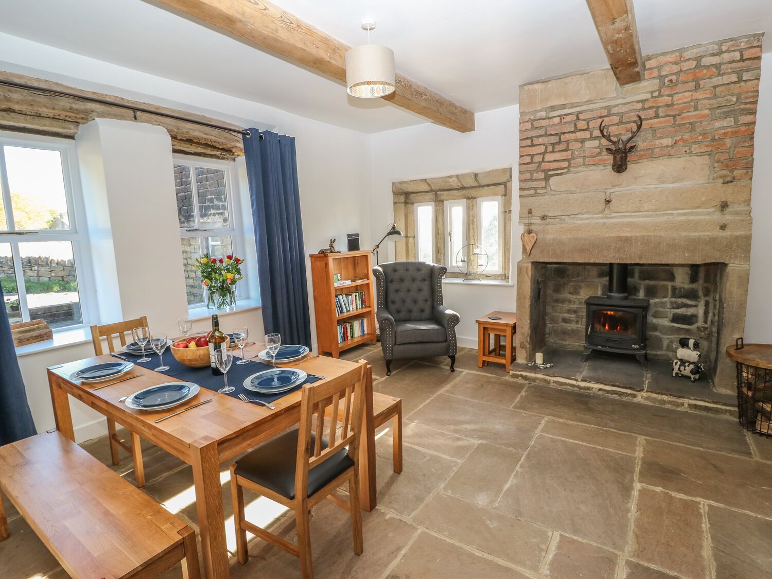 Cottage | Living room | Fireplace