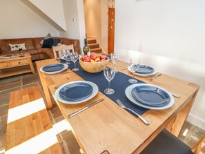 Cottage | Dining
