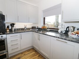 Refrigerador, lavavajillas, tetera/pava eléctrica, tostadora