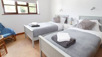 Cottage | 5 bedrooms, individually decorated, individually furnished, free WiFi