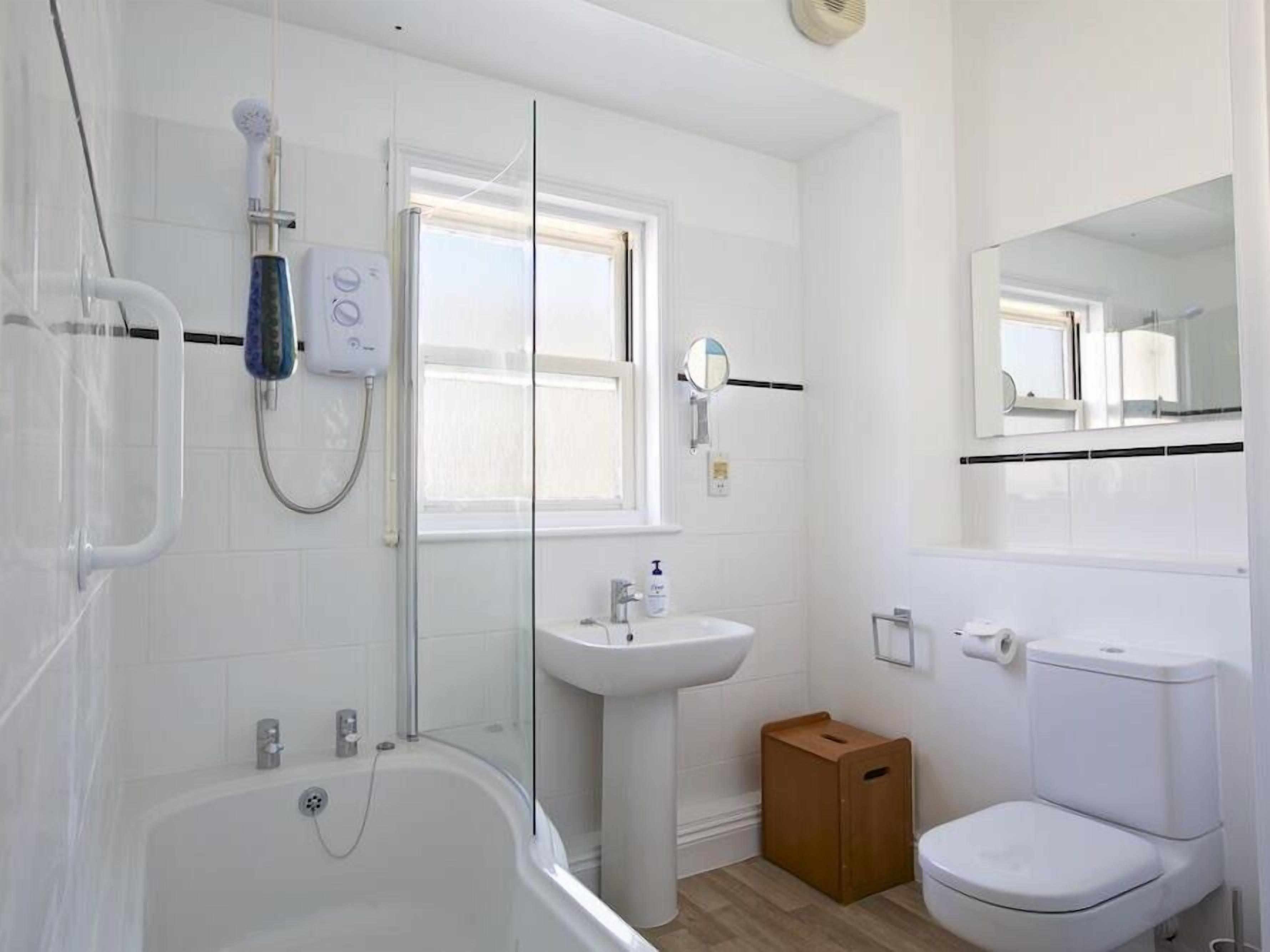 Cottage | Bathroom | Shower