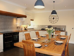 Cottage | Dapur peribadi | Mesin basuh pinggan mangkuk, kerusi tinggi 