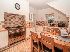 Cottage | Interior - Laburnum Cottage (Hope Valley)