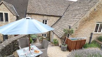 Cottage | Property grounds