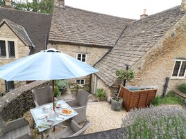 Cottage | Property grounds