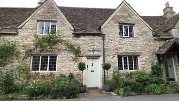 Cottage | Front of property