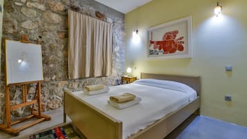 Cottage, 1 Bedroom | 1 bedroom, desk, laptop workspace, iron/ironing board