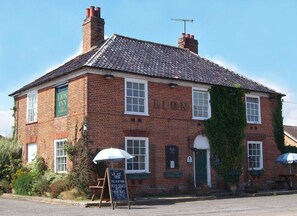 Exterior - The Theberton Lion (Leiston)