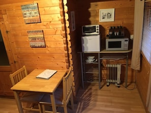 Mini-fridge, microwave, oven, electric kettle - The Theberton Lion (Leiston)