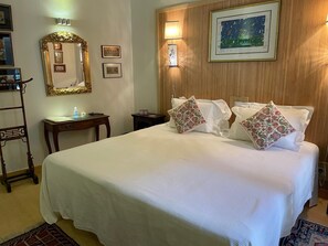 Soundproofing, free WiFi, wheelchair access - La Cour Carree (Rustrel)