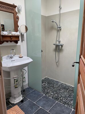 Ducha, cabezal de ducha tipo lluvia, artículos de tocador gratuitos