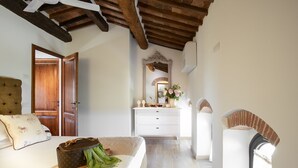 A bedroom with a bed, a dresser, a mirror, and a fireplace. - Private house in the Chianti area for 12 persons, pool and A / C (Tavarnelle Val di Pesa)
