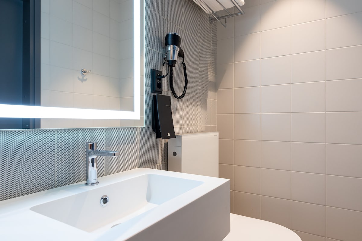 shower, hair dryer, heated floors, towels