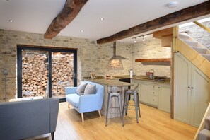 Deluxe Cottage (Cottage 1) | Private kitchen - Dove House Cottage 1 (Witney)