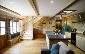 Luxury Suite | Living area - Dove House Cottage 1 (Witney)