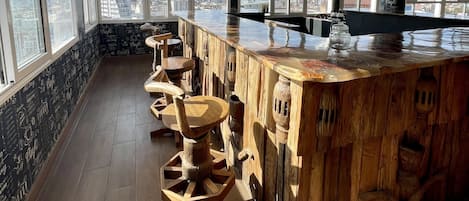 Daily continental breakfast (EUR 3 per person)