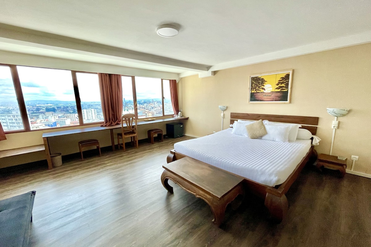 Deluxe-Zimmer, Stadtblick | Bettwäsche aus ägyptischer Baumwolle, hochwertige Bettwaren, Zimmersafe