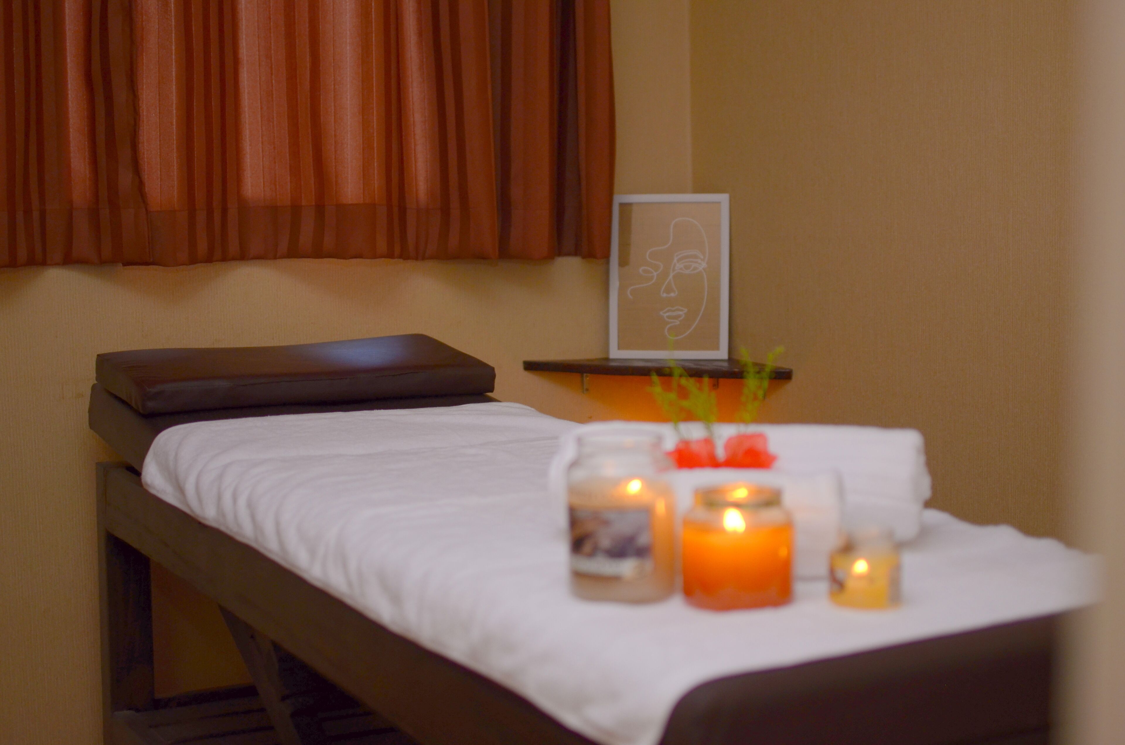 Massasje med varme steiner, idrettsmassasje og massasje