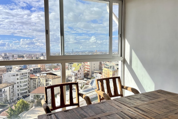 Daily continental breakfast (EUR 3 per person)