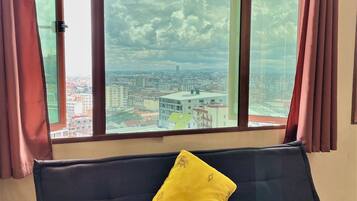 Chambre Deluxe, vue ville | Coin séjour