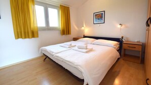 Departamento, 1 habitación, vista al jardín (310 – 2.kat) | 1 habitación y ropa de cama 