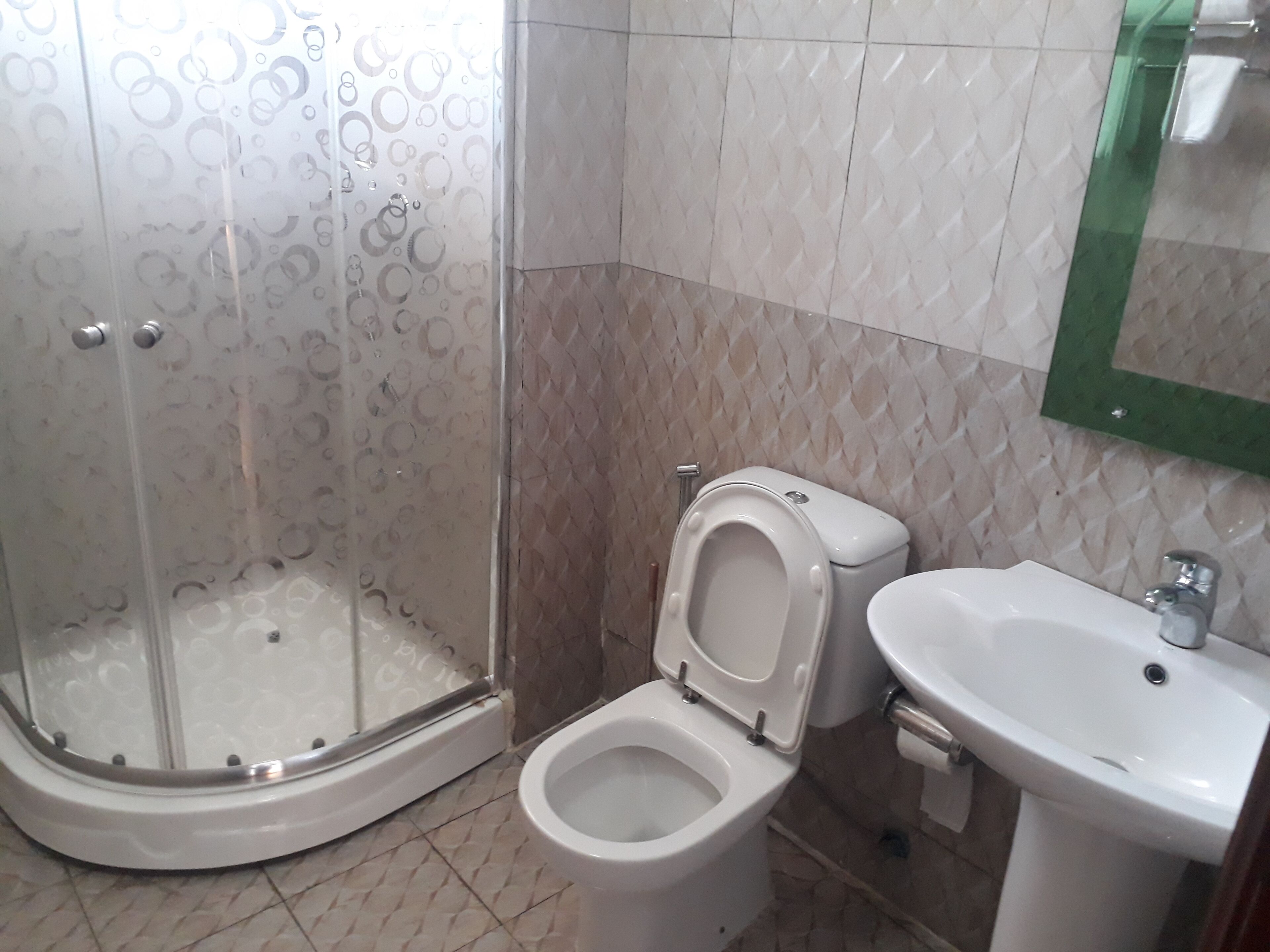 Photo - bruhway hotel