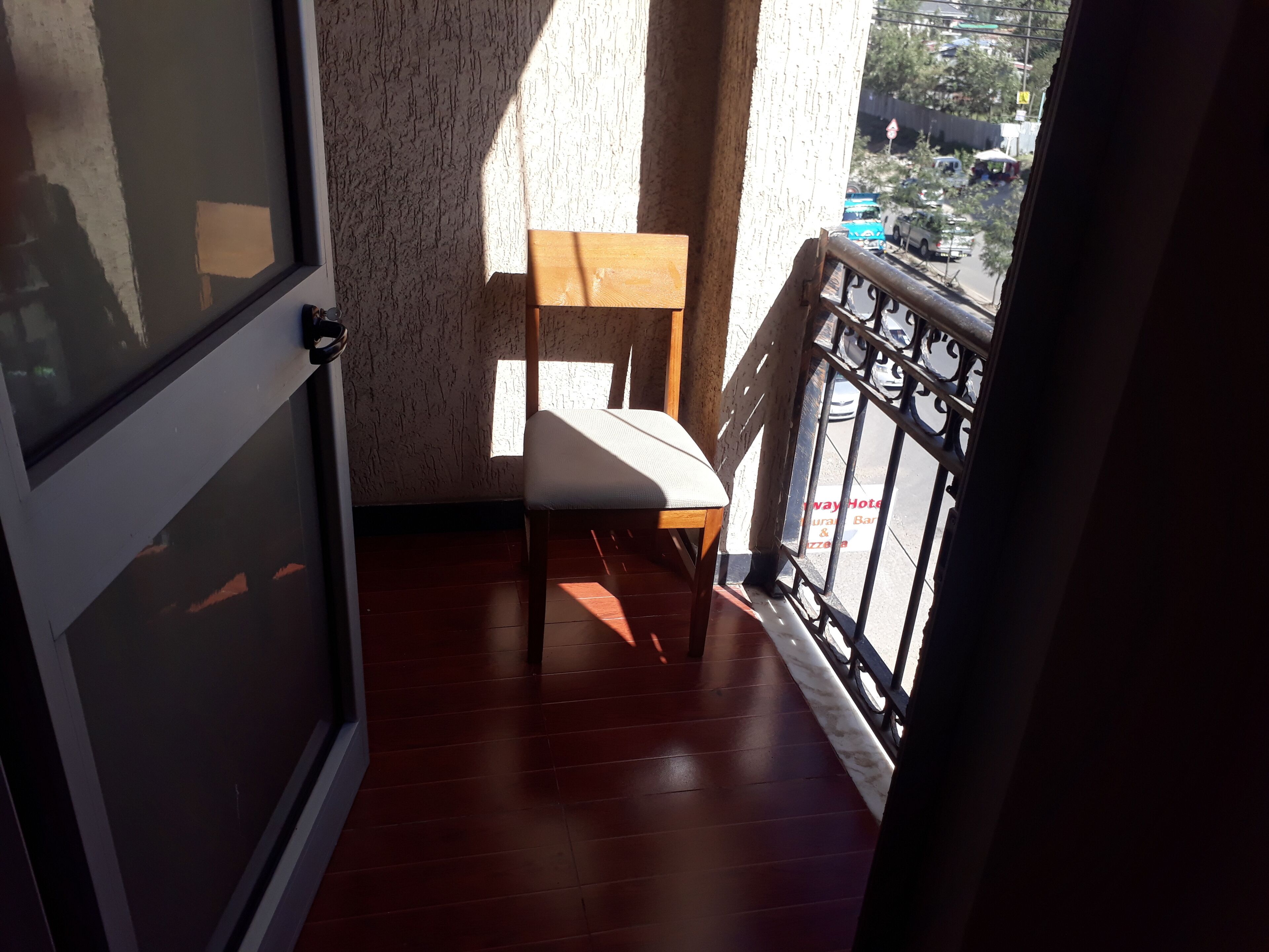 Photo - bruhway hotel