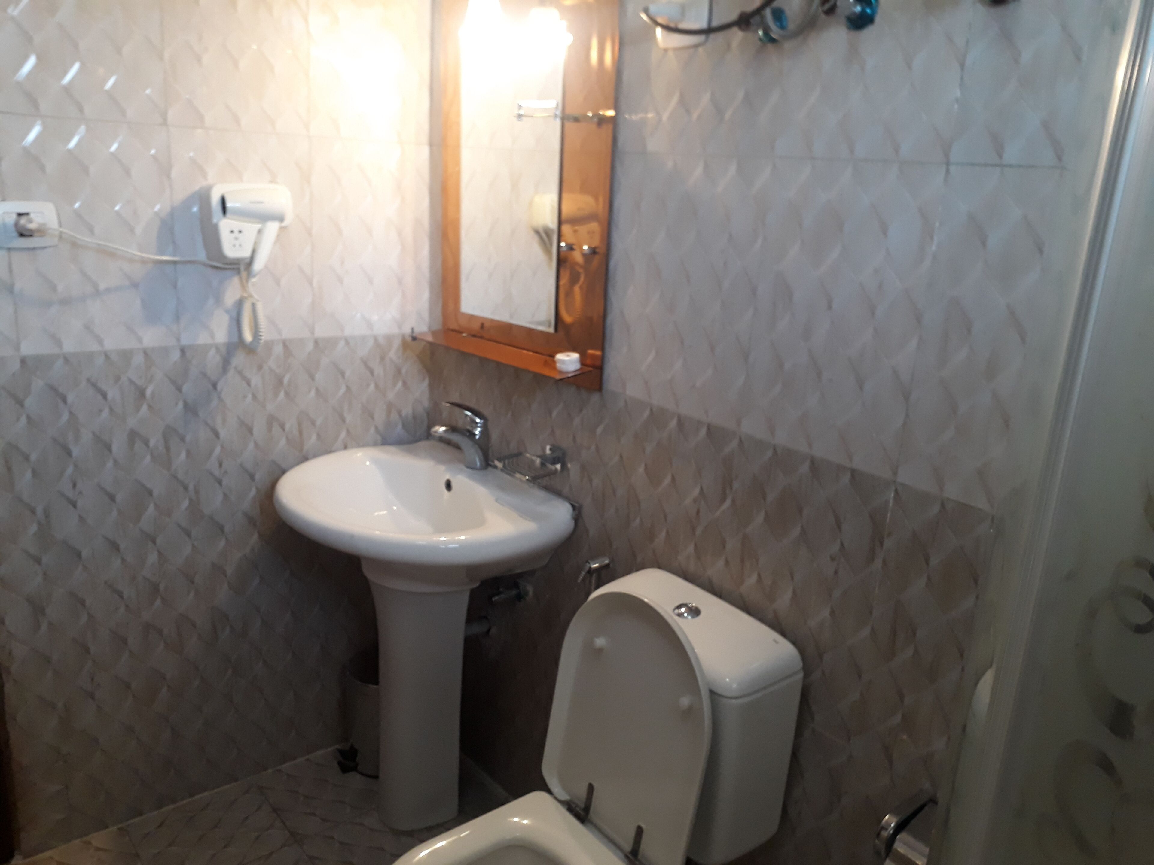 Photo - bruhway hotel