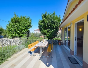 Two bedroom holiday home | Terraza o patio