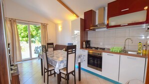 Two bedroom holiday home | Private kitchen - Holiday Home Pere (Malinska-Dubasnica)