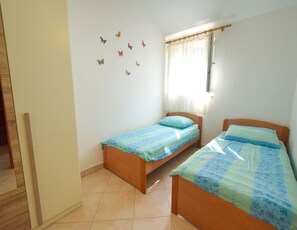 Two bedroom holiday home | 2 Schlafzimmer, kostenlose Babybetten, kostenloses WLAN, Bettwäsche