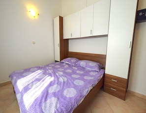 Two bedroom holiday home | 2 dormitorios, cunas gratuitas, wifi gratis y ropa de cama