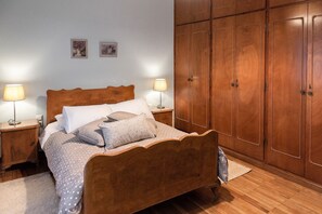 Apartamento | 3 quartos, escrivaninha, espaço de trabalho para notebook