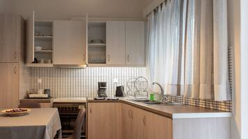 Departamento | Cocina privada | Refrigerador, horno, parrilla de estufa y cafetera y tetera