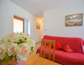 Apartment, 2 Schlafzimmer (356 – veći) | Wohnbereich | Flachbildfernseher