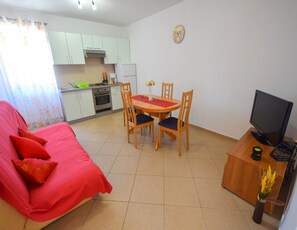 Apartamento, 2 quartos (356 – veći) | Área de estar | TV de tela plana