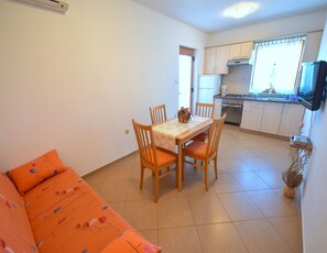 Apartamento, 1 quarto (357 – manji) | Área de estar | TV de tela plana