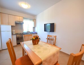 Apartamento, 1 quarto (357 – manji) | Opções para refeição no quarto