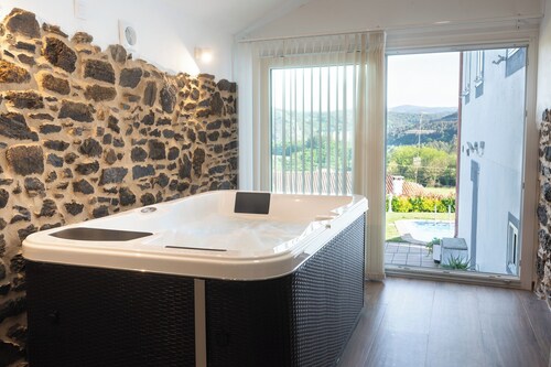 Tarrío House with Pool. (Santiago de Compostela)