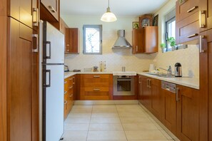 Lägenhet - 2 sovrum | Eget kök | Stort kylskåp, mikrovågsugn, ugn och spishäll