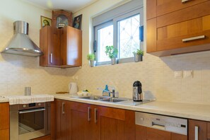 Apartment, 2 Bedrooms | Private kitchen | Full-size fridge, microwave, oven, stovetop